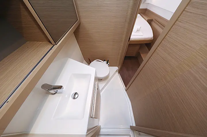 Lagoon 42 - 