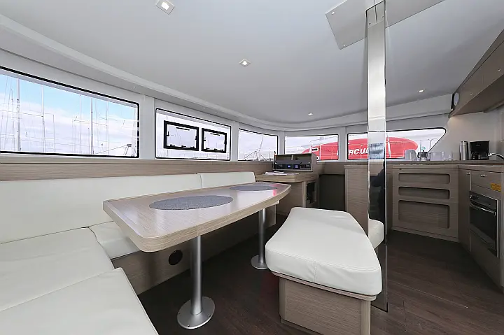 Lagoon 42 - 