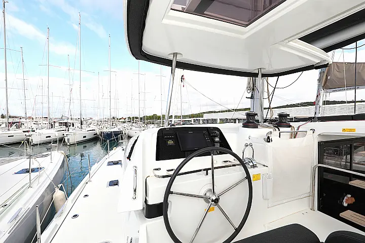 Lagoon 42 - 