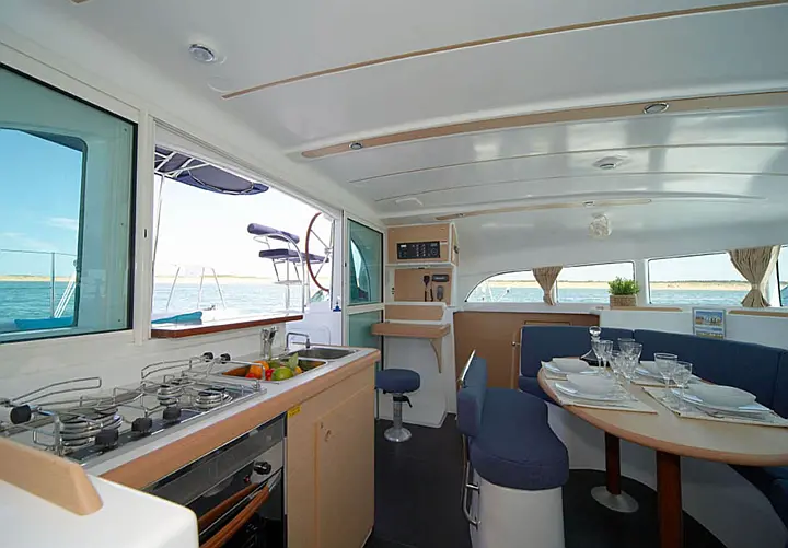 Lagoon 380 Owner - 