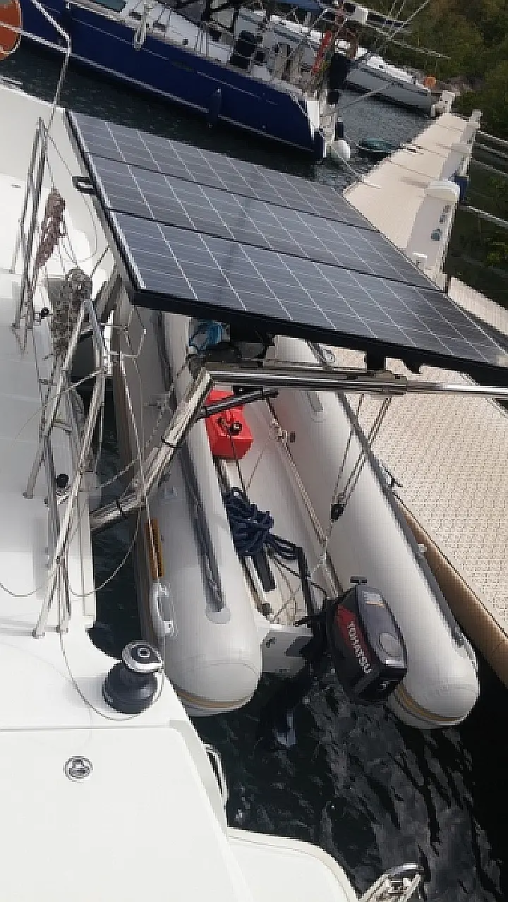 Lagoon 400 S2  - Dinghy / Solar Panels