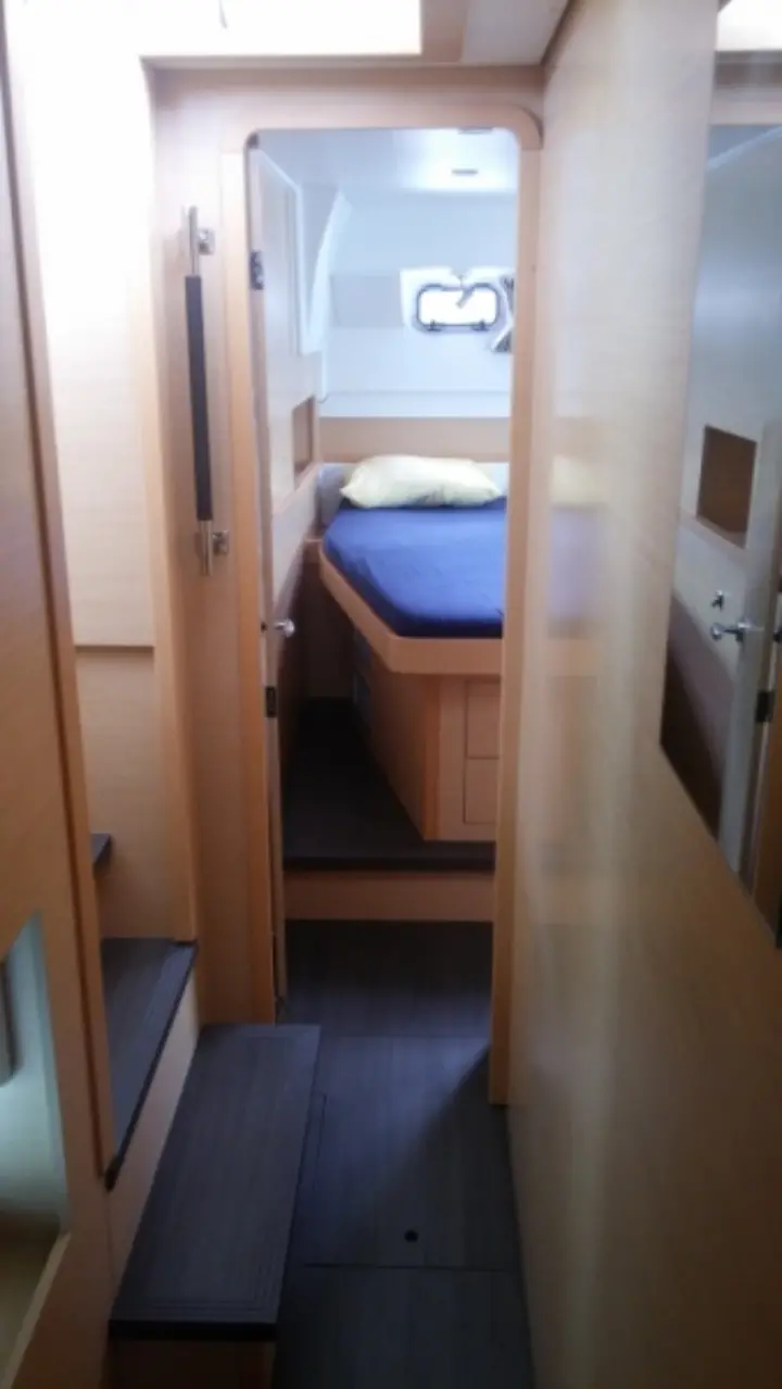 Lagoon 400 S2  - floor / few / double cabin