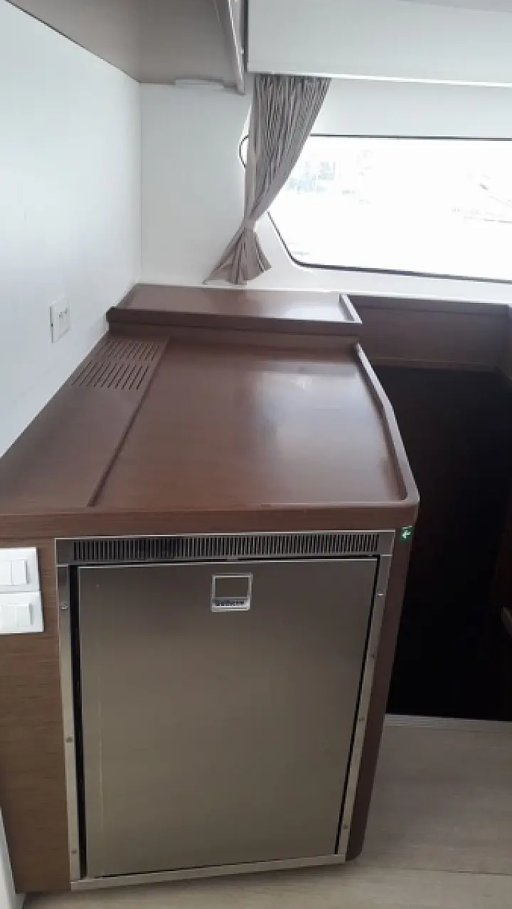 Lagoon 42 - Kitchen