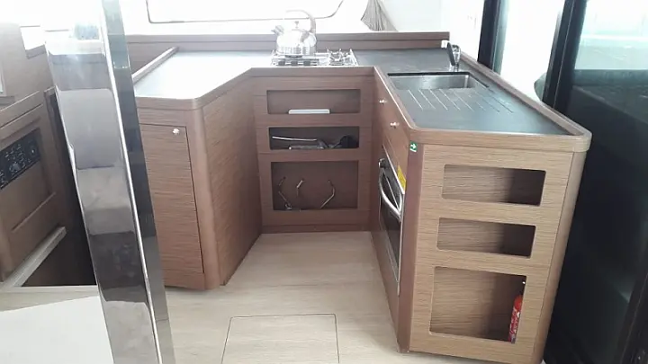 Lagoon 42 - Kitchen 2