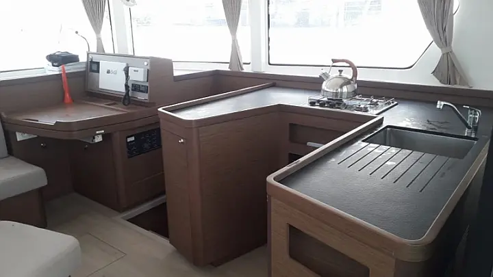Lagoon 42 - Kitchen/Navigation 2