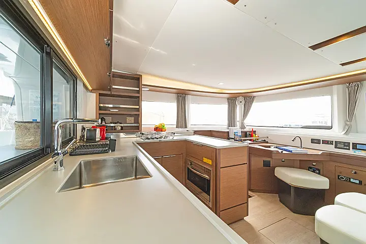 Lagoon 46 A/C & GEN & WM - 