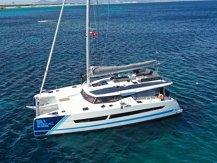Aura 51 - External image