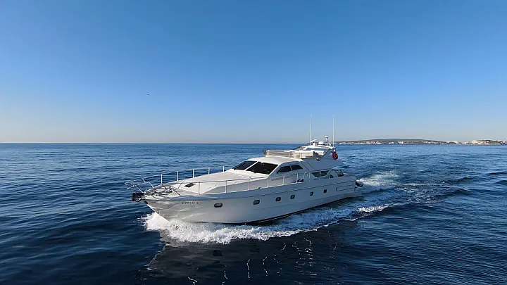 Ferretti 175 FLY - dron navegacion forntal babor