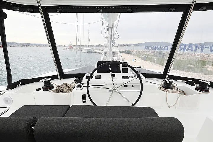 Lagoon 51- 6 cab - 