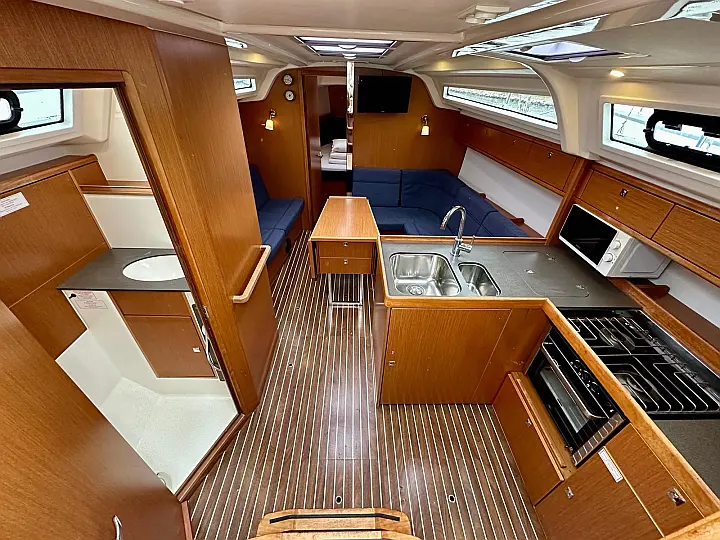 Bavaria Cruiser 37  - 