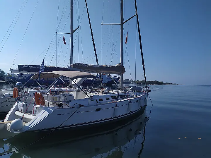 Sun Odyssey 49 - External image
