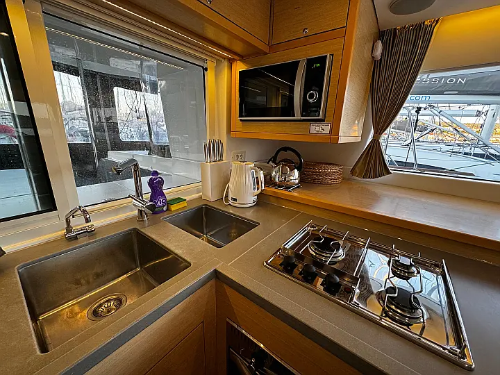 Lagoon 450 Fly - 