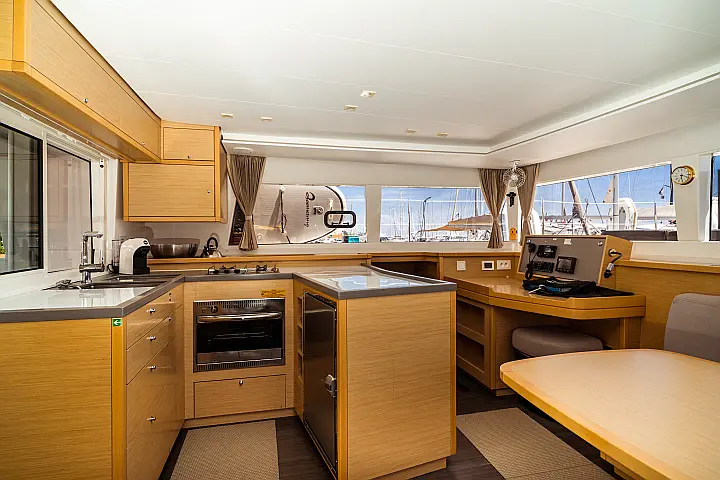 Lagoon 450 Flybridge - 