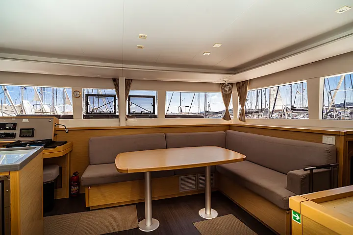 Lagoon 450 Flybridge - 