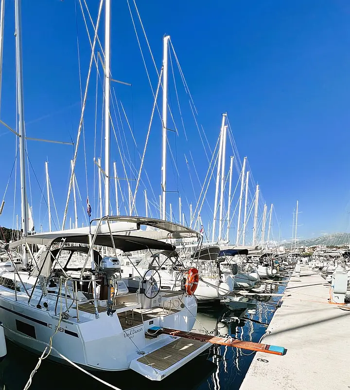 Bavaria C38 - 