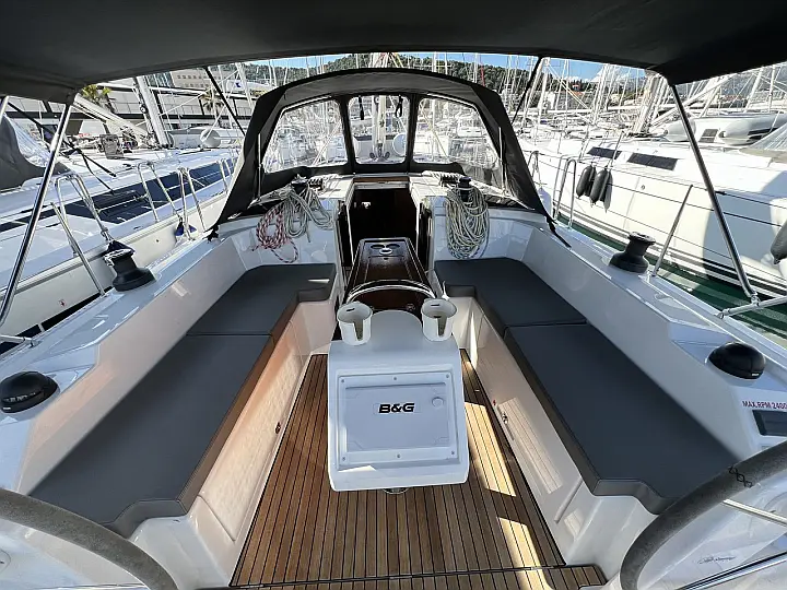 Bavaria C38 - 
