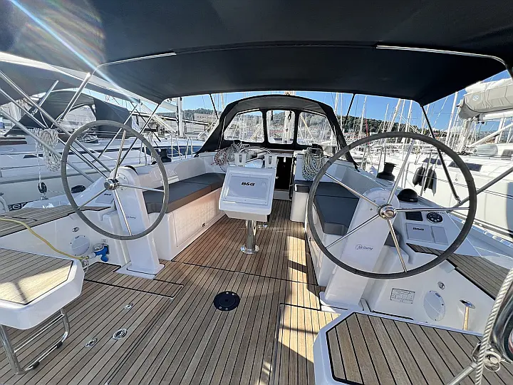 Bavaria C38 - 