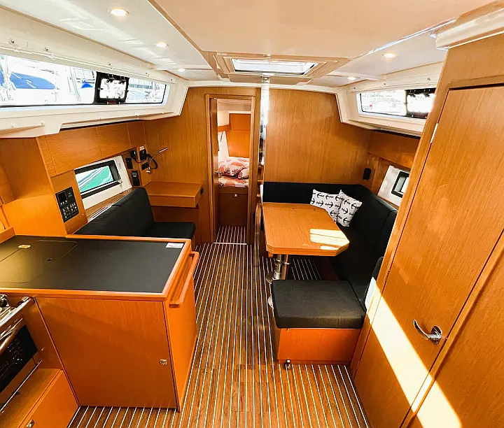 Bavaria C38 - 
