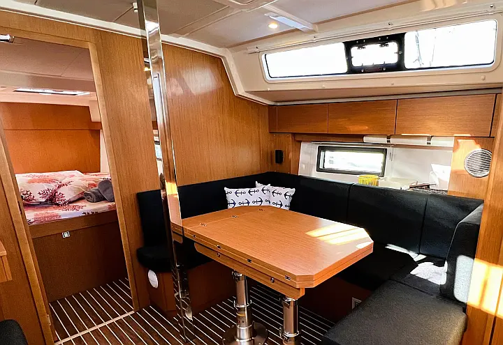 Bavaria C38 - 