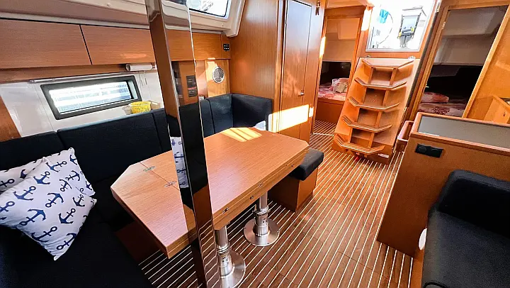 Bavaria C38 - 