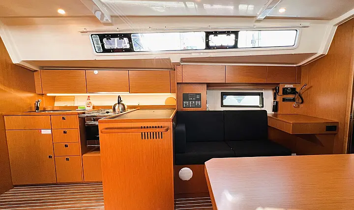 Bavaria C38 - 
