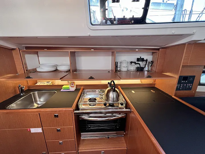 Bavaria C38 - 