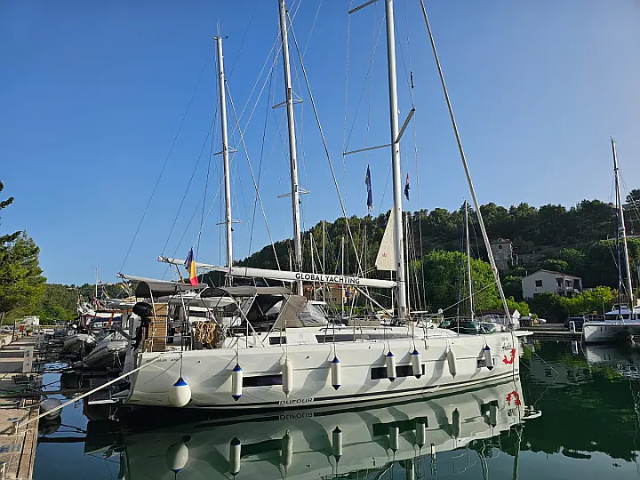 Dufour 470 - External image