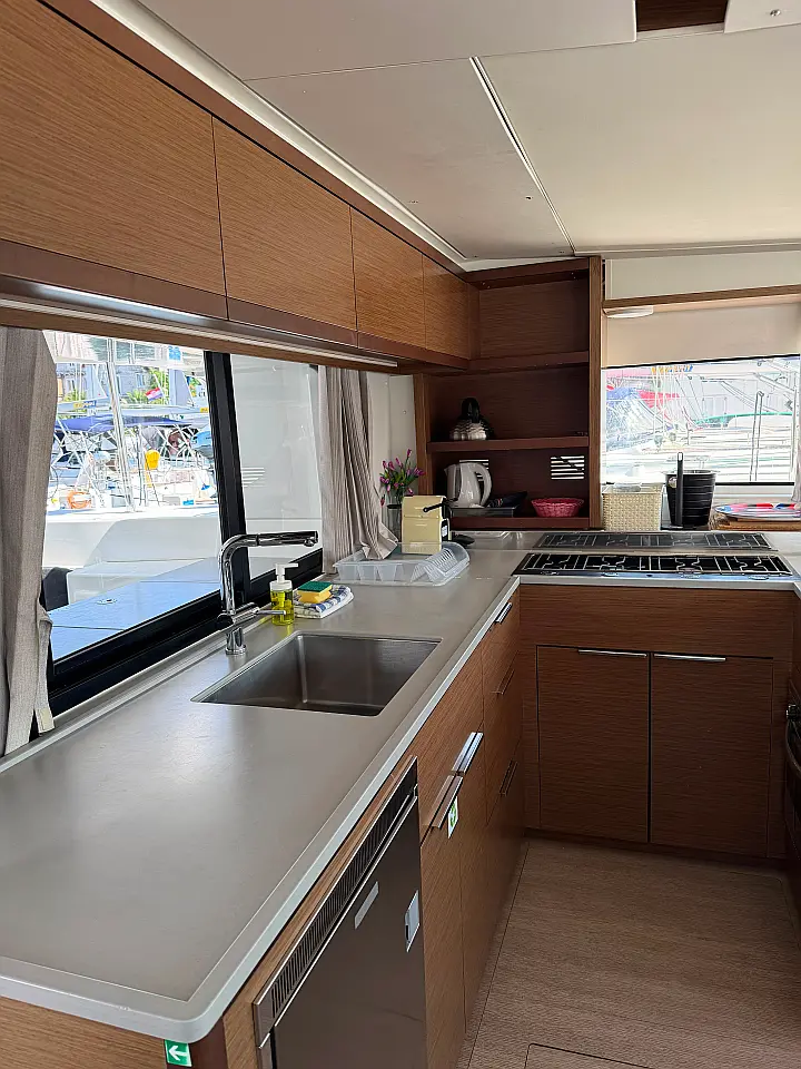 Lagoon 46 Fly - 