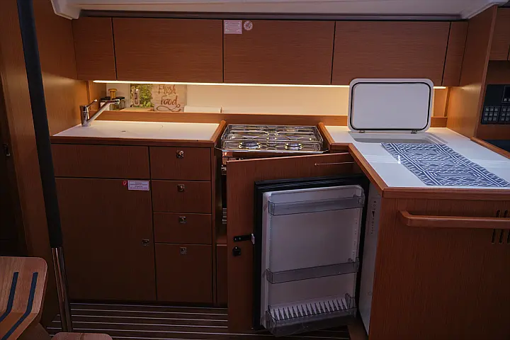 Bavaria C42 - 