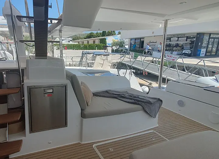 Aura 51 - 