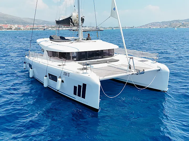 Lagoon 42  - External image