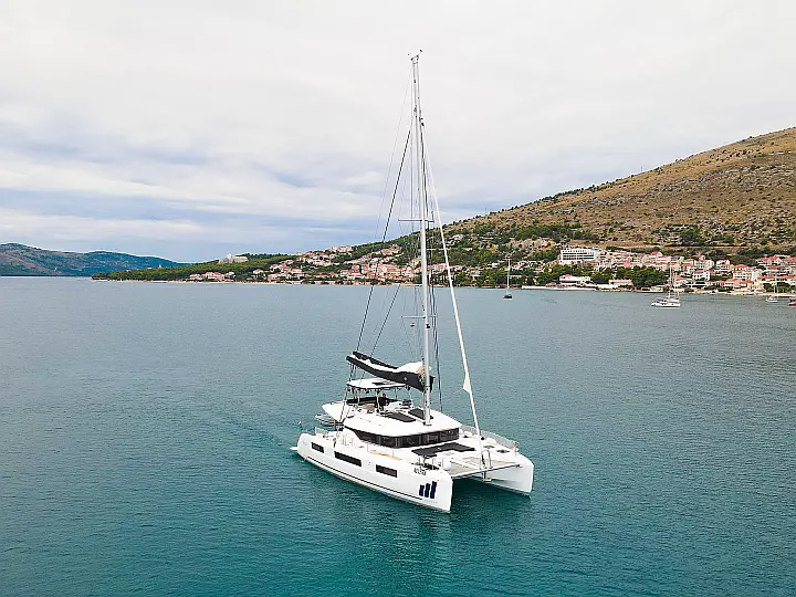Lagoon 51 Fly - External image
