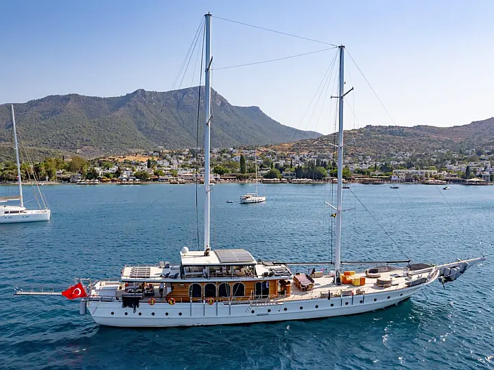 Gulet Caustic - External image