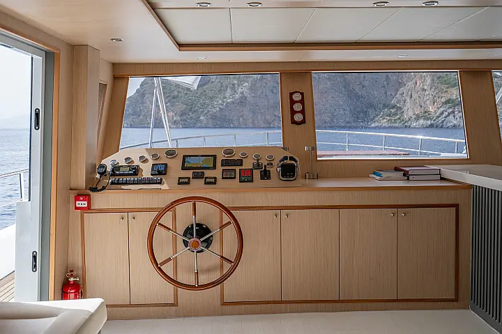 27M Trawler Motor Yacht Lavin - 