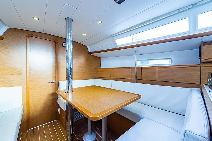 Jeanneau Sun Odyssey 379 - 
