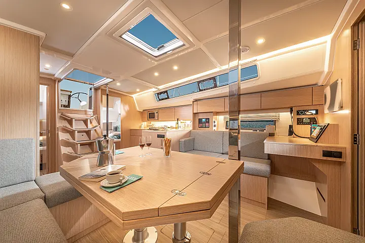 Bavaria C42 - 