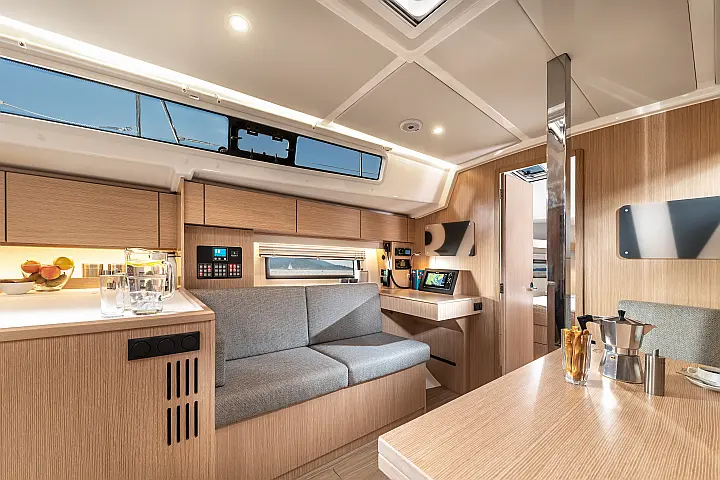 Bavaria C42 - 