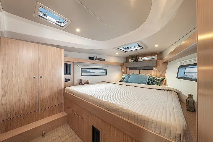 Bavaria C42 - 