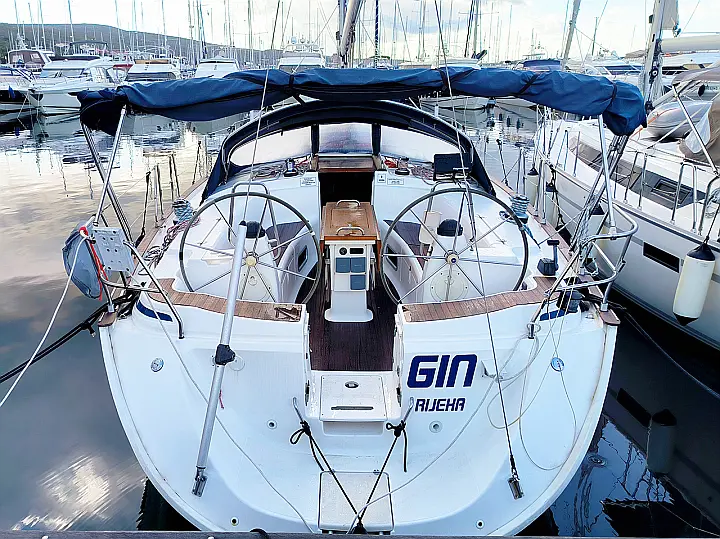 Bavaria 44 - External image