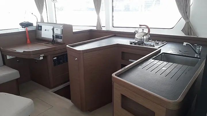 Lagoon 42 - Kitchen / Navigation