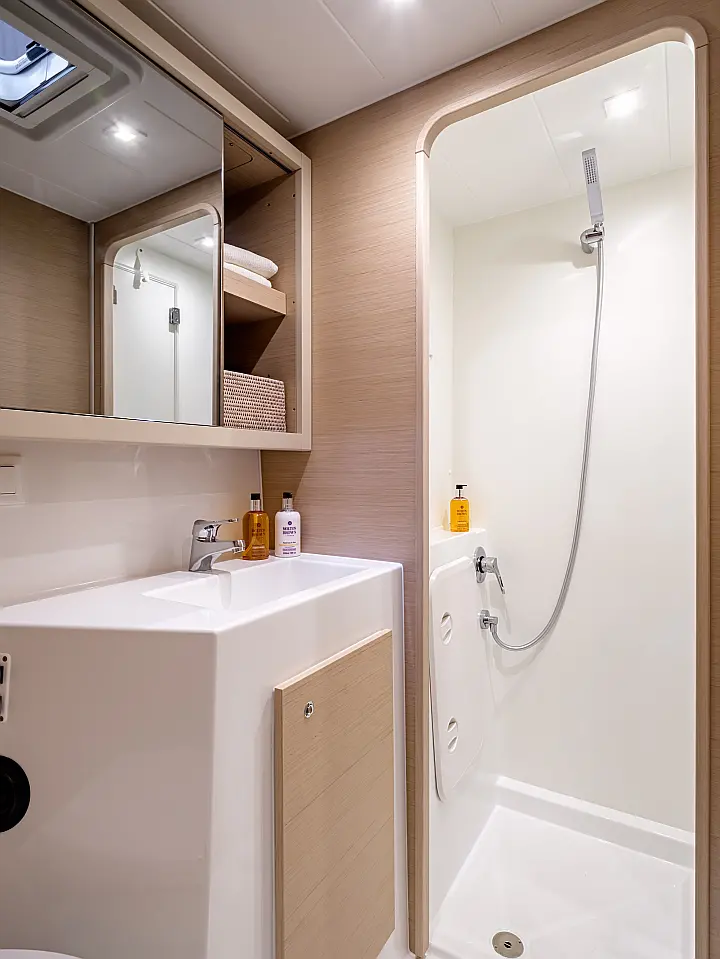Lagoon 42 - 