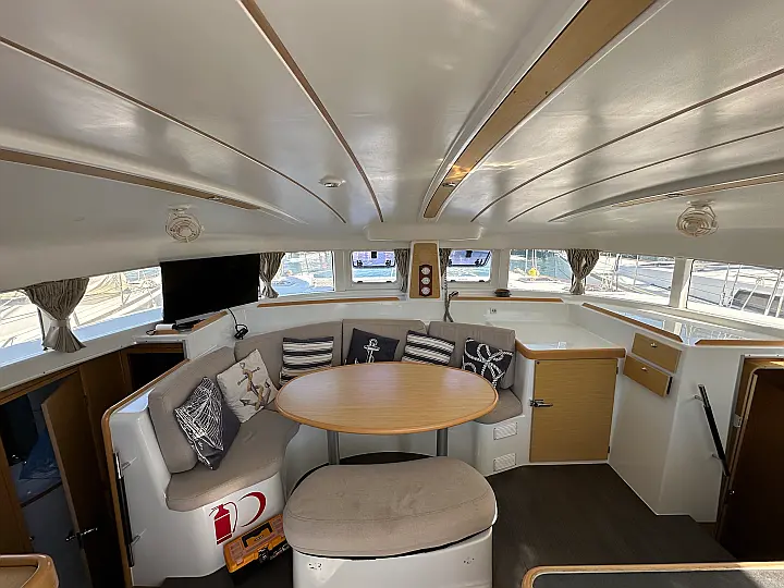 Lagoon 380 Owner - 