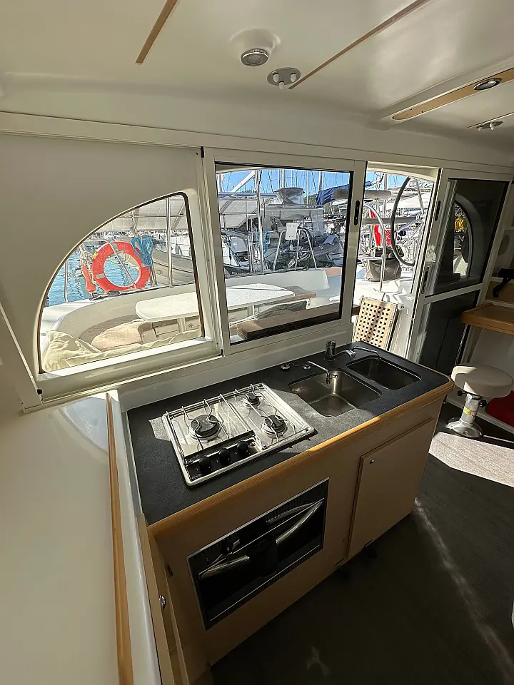 Lagoon 380 Owner - 