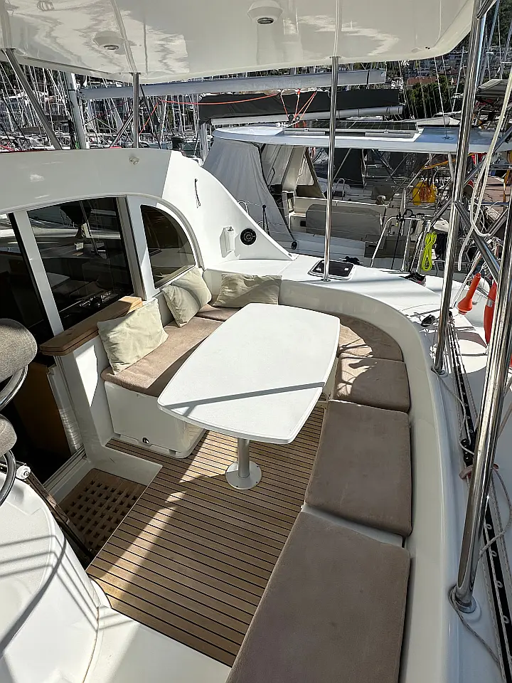 Lagoon 380 Owner - 