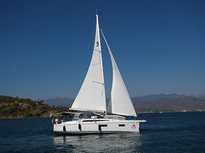 Oceanis 34.1 - External image