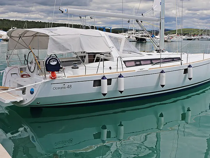 OCEANIS 48 BT - Exterior images
