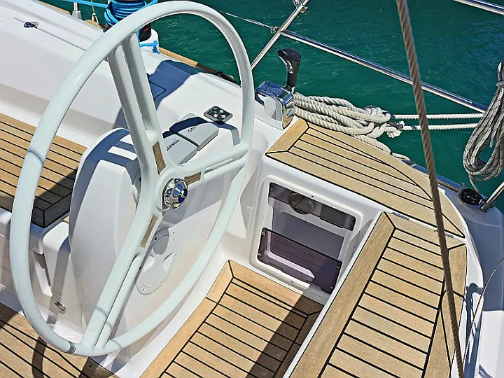 ELAN 444 Impression BT - Exterior images