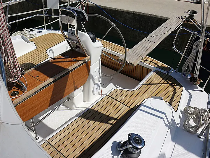 BAVARIA C 33  - Exterior images