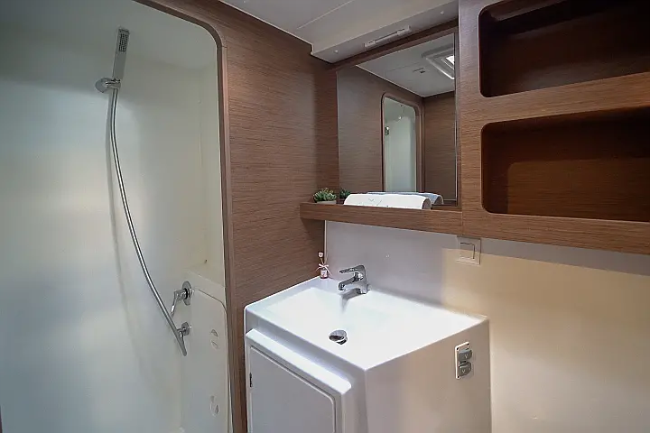 Lagoon 42 - 