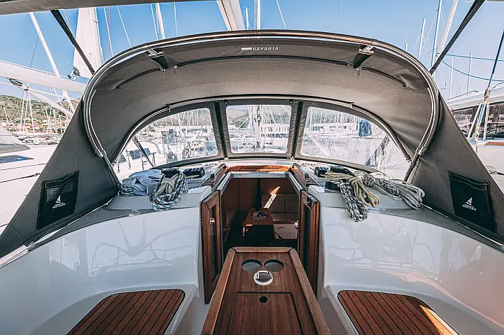 Bavaria Cruiser 37 - 